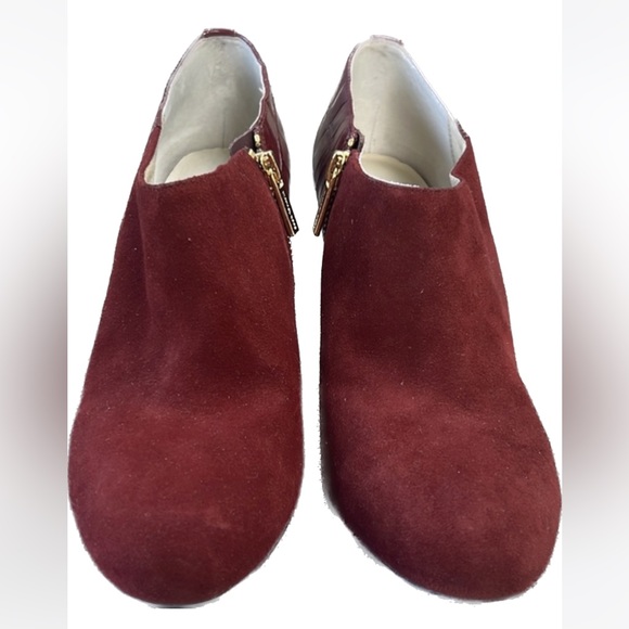 MICHAEL Michael Kors Suede Crocodile-Embossed Ankle Booties Merlot Size 8 - Picture 3 of 11